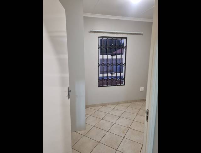 3 bed property to rent in CRYSTAL PARK